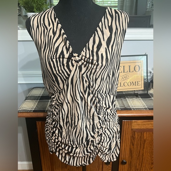 INC International Concepts Tops - EUC-INC International Concepts Sleeveless Animal Print Top